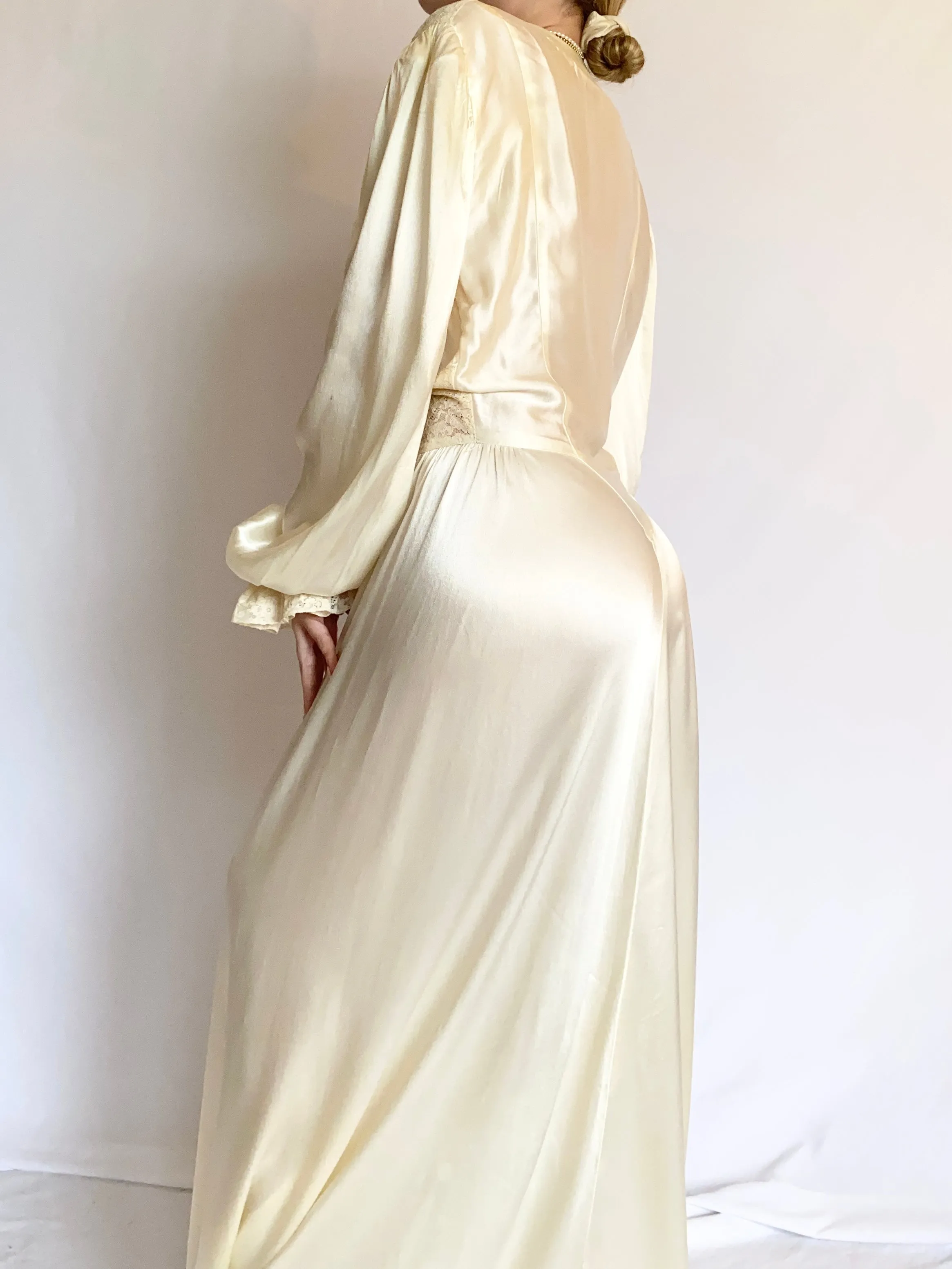 1930s Silk Pearl Ruffle Poet Sleeve Dressing Gown (S-M)