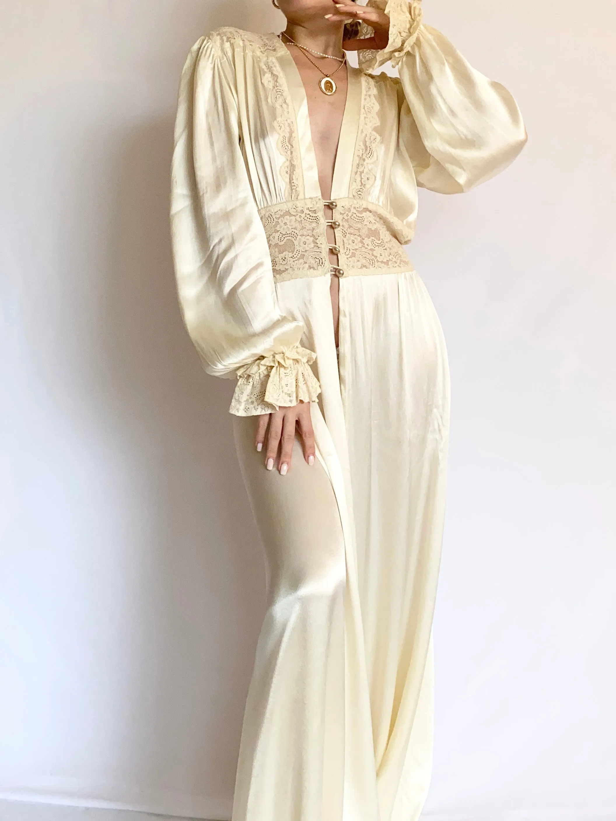 1930s Silk Pearl Ruffle Poet Sleeve Dressing Gown (S-M)