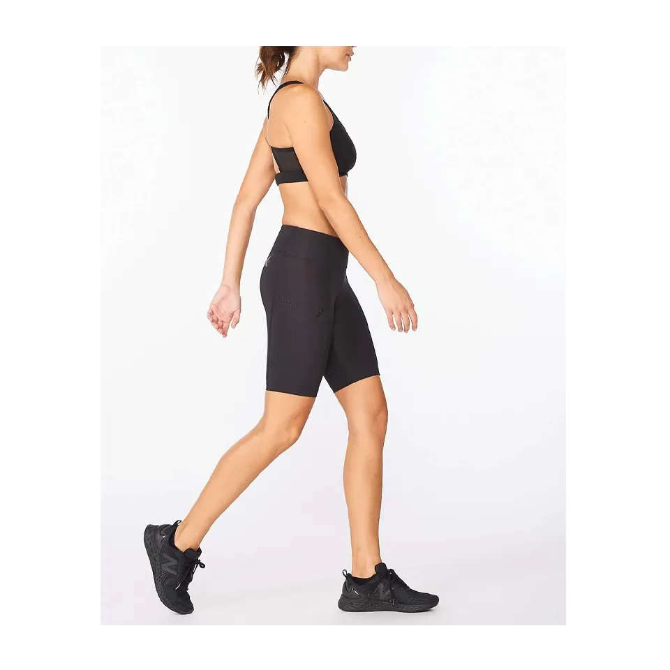 2XU Women's Motion Mid-Rise Compression Shorts Black/Dotted Black