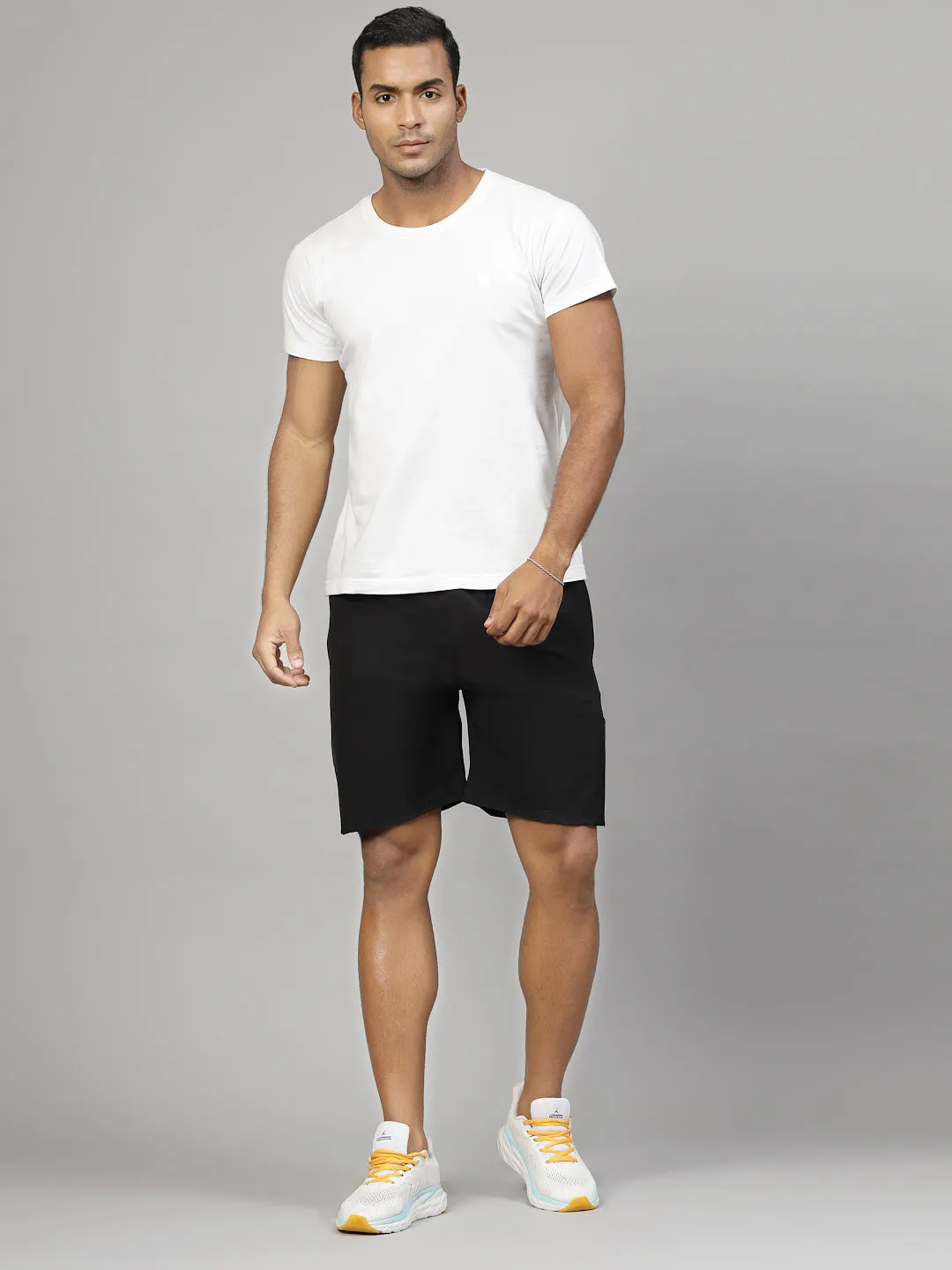UZARUS Men's Outdoor Quick Dry Lightweight Sports Shorts Zipper Pockets