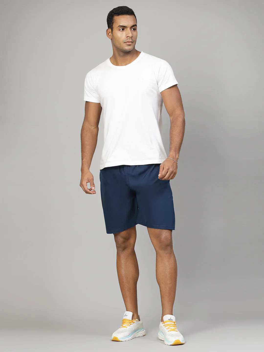UZARUS Men's Outdoor Quick Dry Lightweight Sports Shorts Zipper Pockets